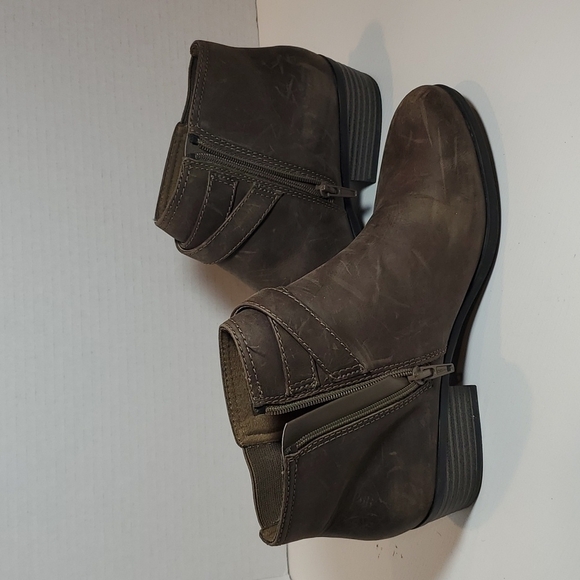 Clarks Booties Distressed Strap Ultimate Comfort Ankle Boots Size 7 - Picture 7 of 13